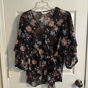 Beautiful front-tie wrap floral top. Size 16.
